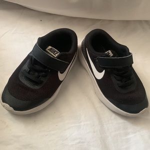 Great condition size 12 boys Nike FLEX